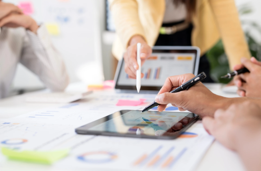 A Practical Guide to Marketing Financial Services Online 